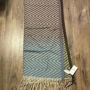 🌟 🌟 Women’s scarfs brand new